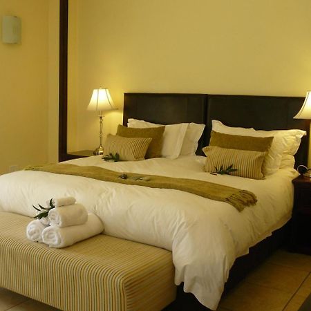 Moon And Sixpence Garden Guest House Мулдерсдрифт Екстериор снимка