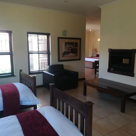 Moon And Sixpence Garden Guest House Мулдерсдрифт Екстериор снимка