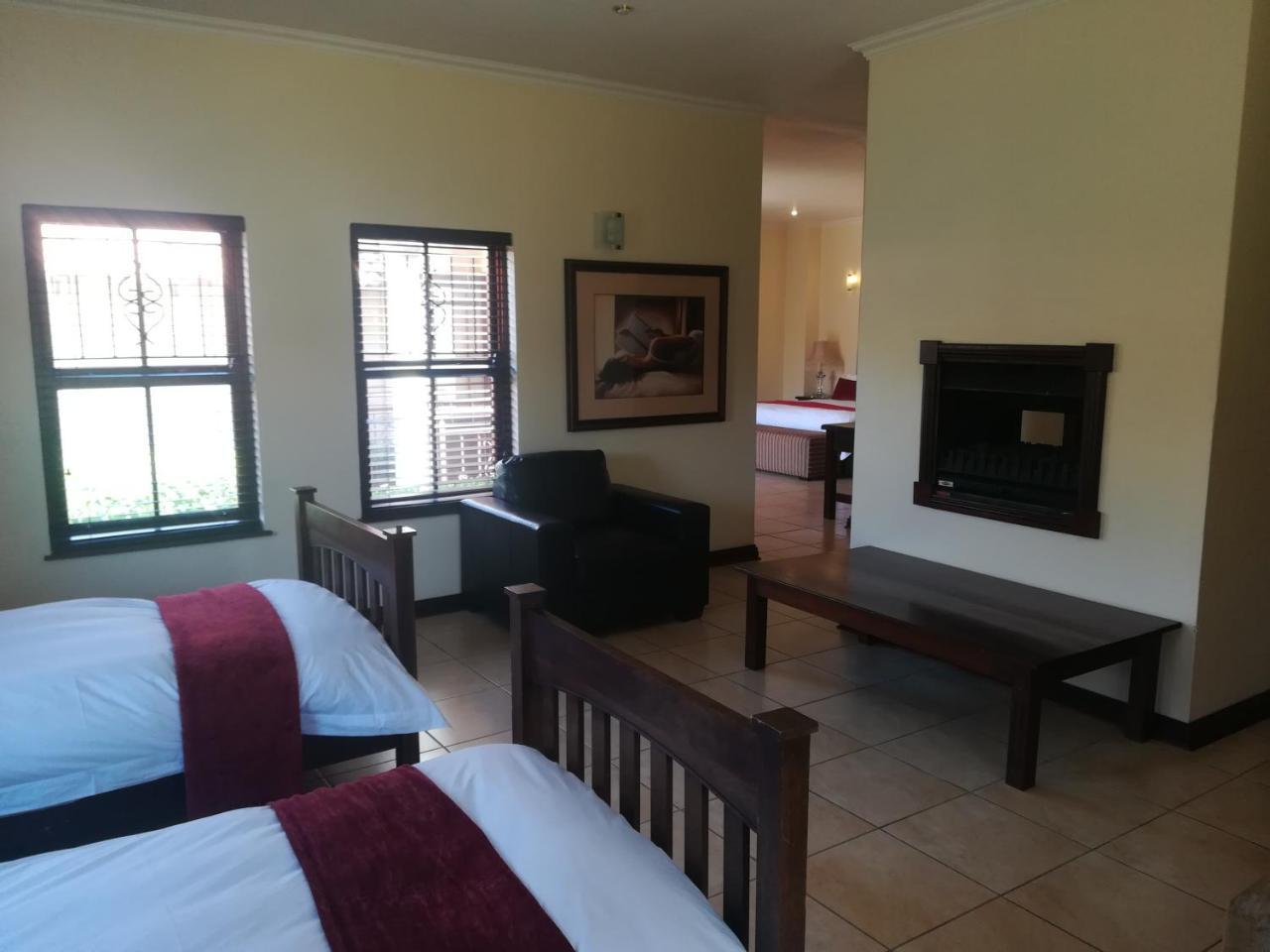 Moon And Sixpence Garden Guest House Мулдерсдрифт Екстериор снимка