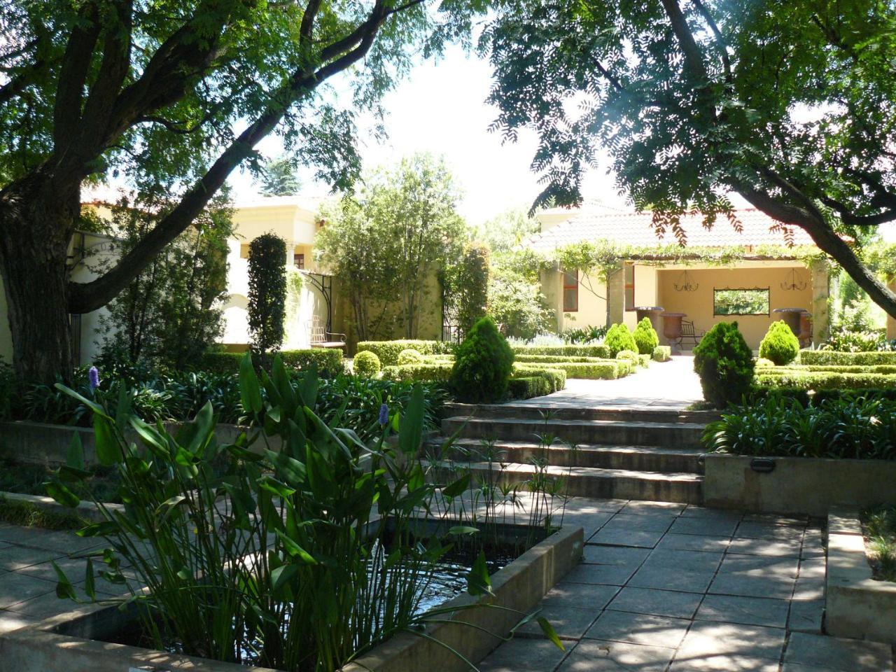 Moon And Sixpence Garden Guest House Мулдерсдрифт Екстериор снимка