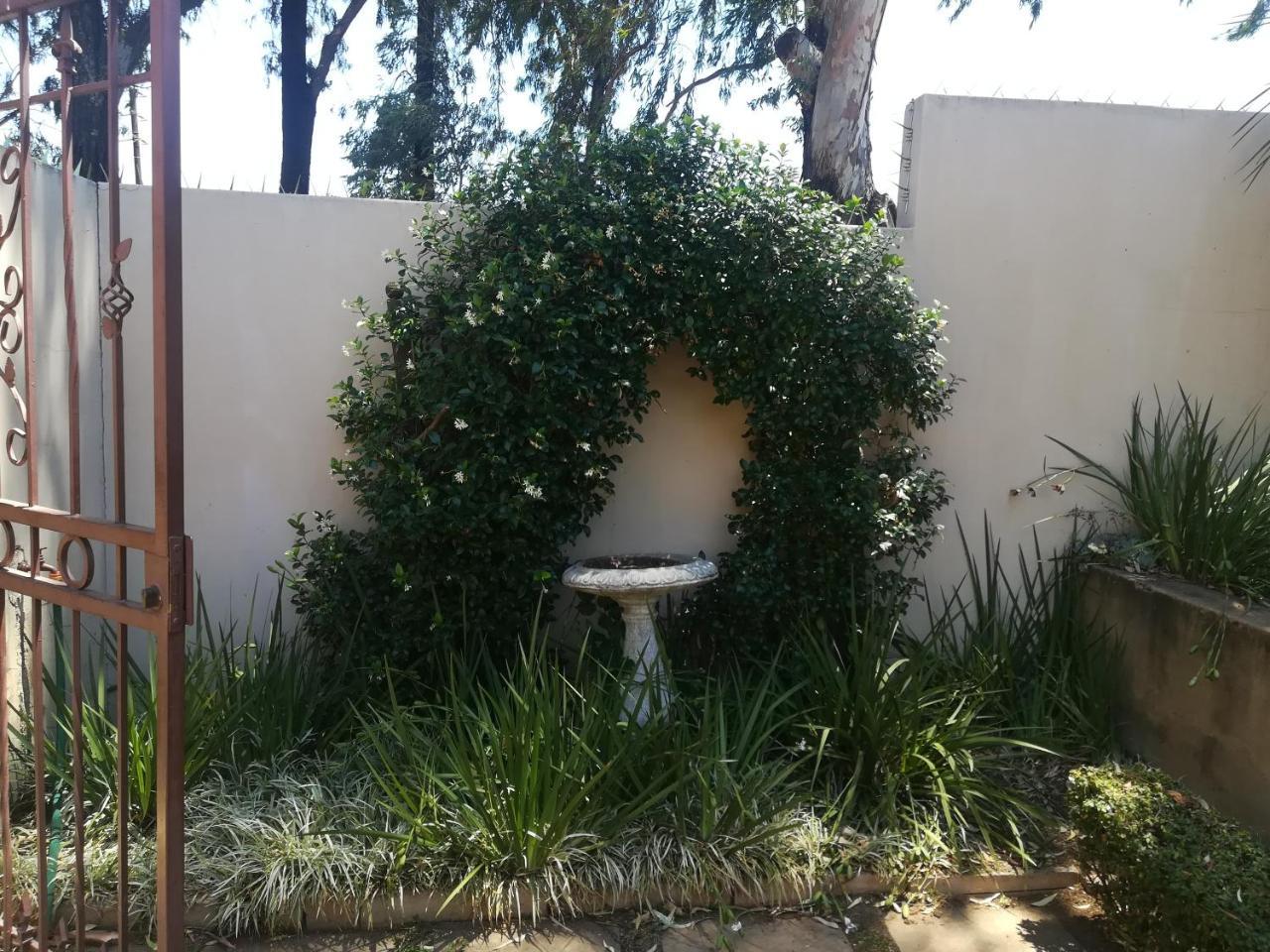 Moon And Sixpence Garden Guest House Мулдерсдрифт Екстериор снимка