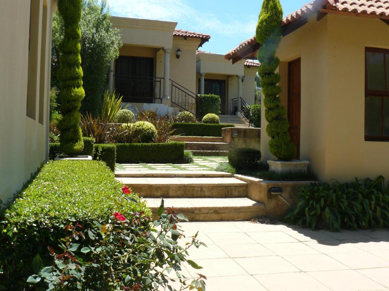 Moon And Sixpence Garden Guest House Мулдерсдрифт Екстериор снимка