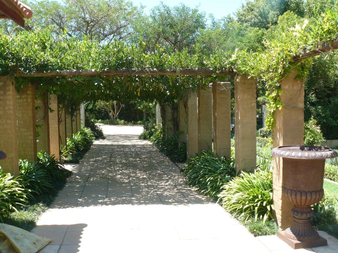 Moon And Sixpence Garden Guest House Мулдерсдрифт Екстериор снимка