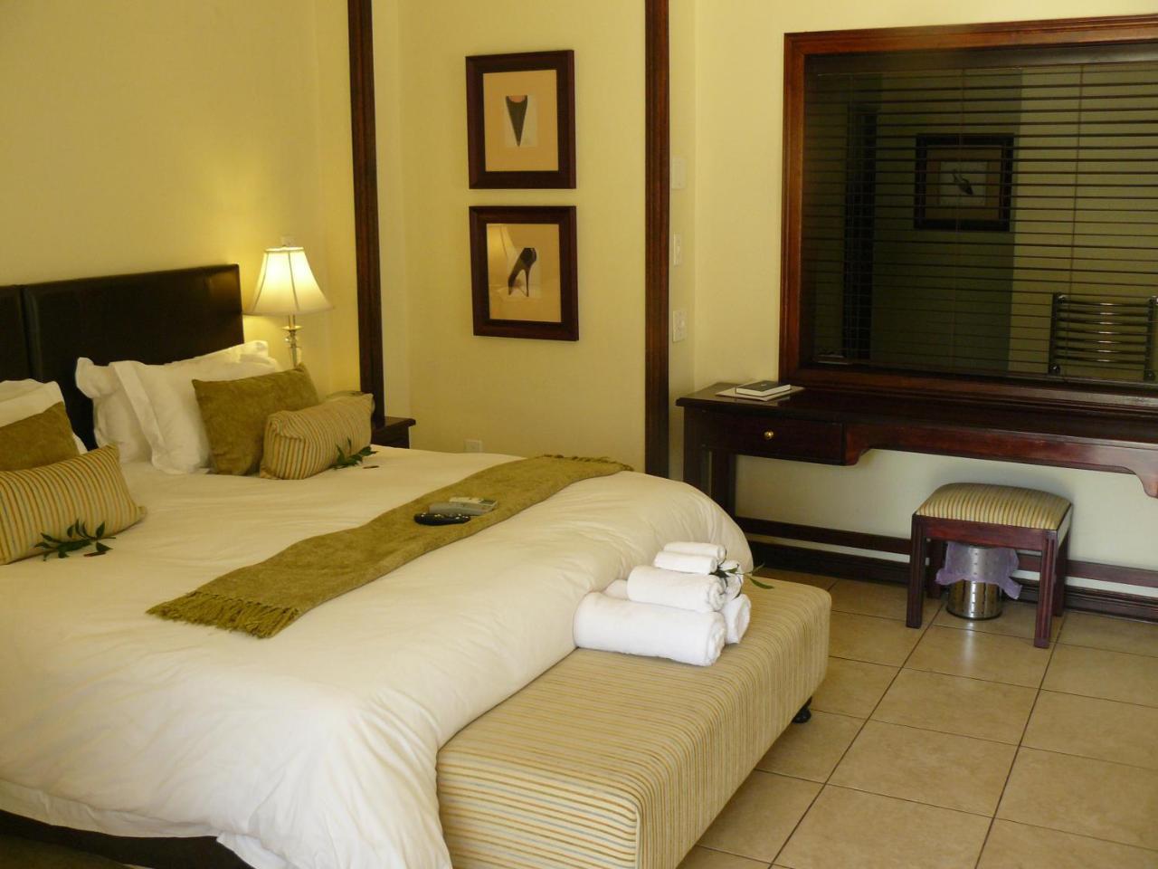 Moon And Sixpence Garden Guest House Мулдерсдрифт Екстериор снимка