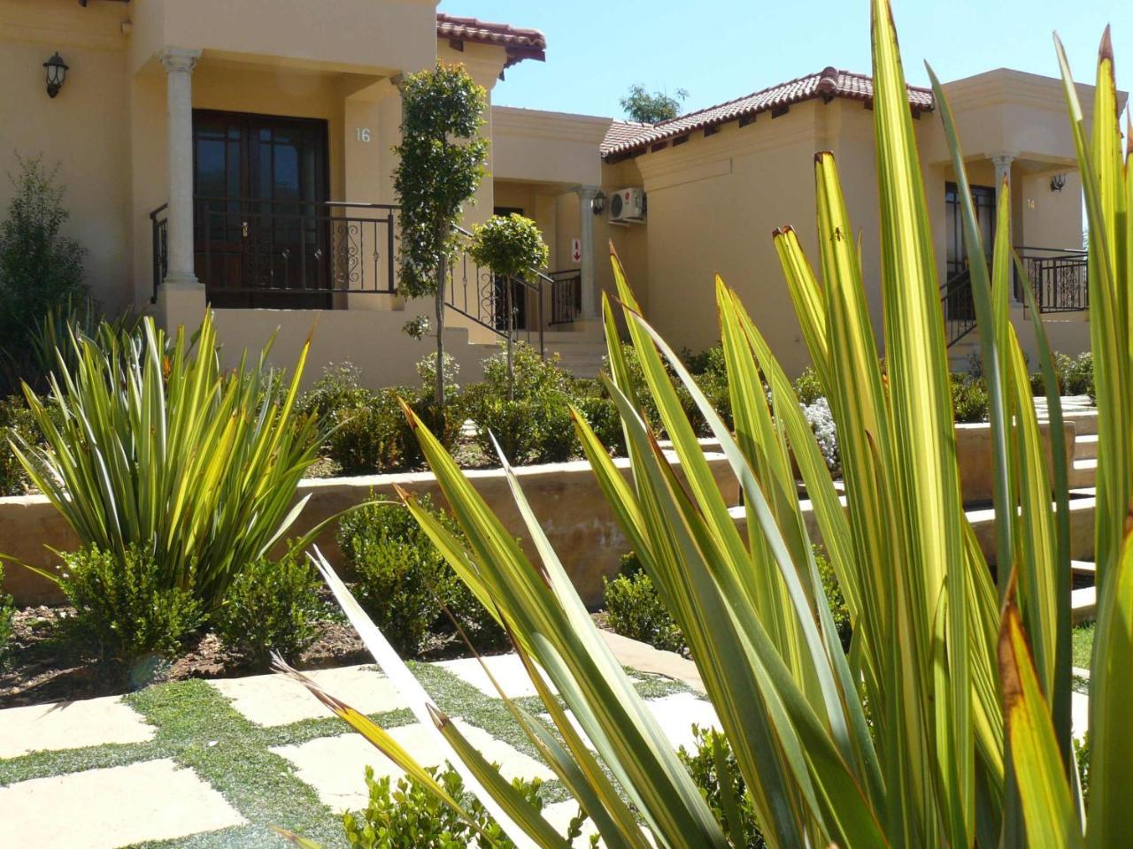 Moon And Sixpence Garden Guest House Мулдерсдрифт Екстериор снимка